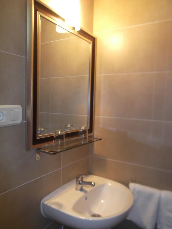 Hostal Sant Jordi Тосса-де-Мар Номер фото