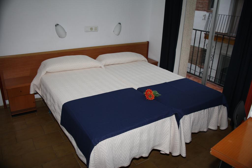 Hostal Sant Jordi Тосса-де-Мар Номер фото